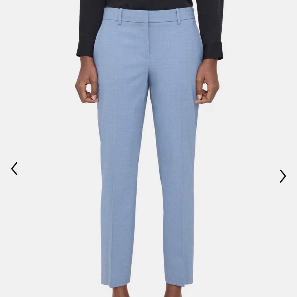 Theory 
Classic Crop Pant in Sevona Stretch Wool
Size 8